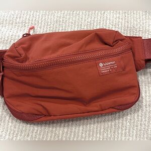 NWT Lululemon Clean Lines Belt Bag